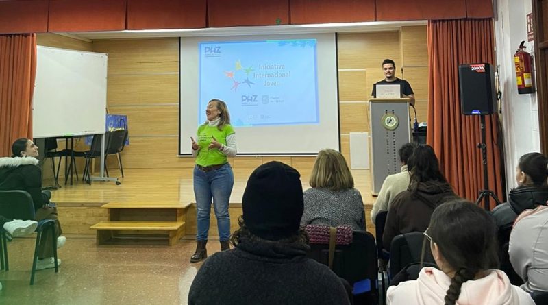 Charla exitosa del proyecto “Paz, paso a paso” en el IES Ben Gabirol